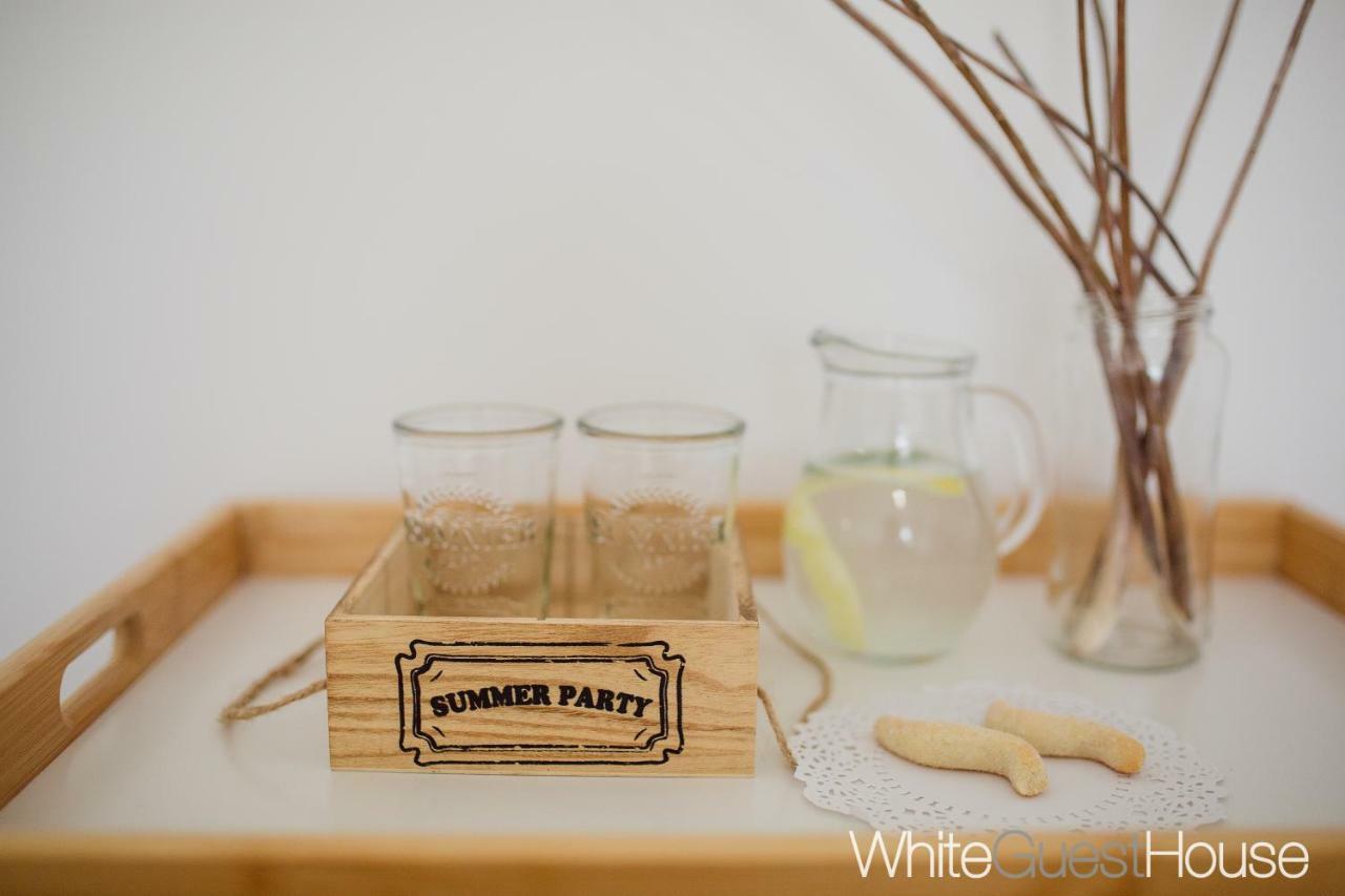 White Guest House Пеніші Екстер'єр фото